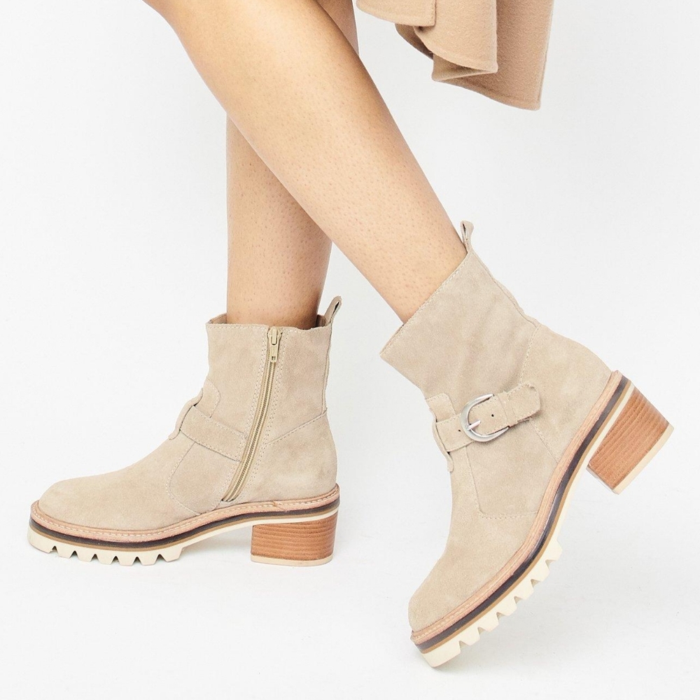 Bernardo scout boots NWT